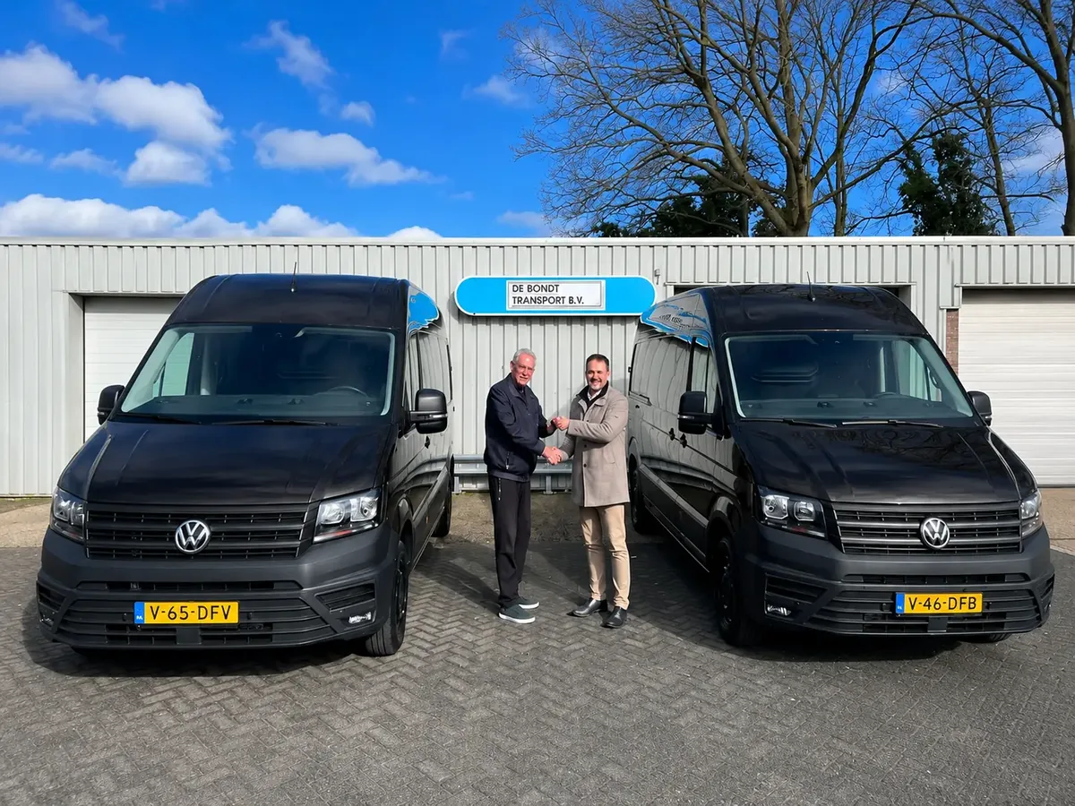 Kennismaking bij De Bondt Transport naast de Volkswagen-bussen