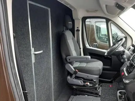 Interieur van een bestelbus van De Bondt Transport